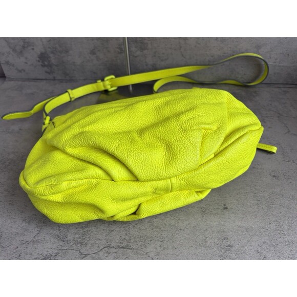 MARC BY MARC JACOBS Classic Q NATASHA Leather Crossbody Purse Bag Neon Yellow - Picture 4 of 11